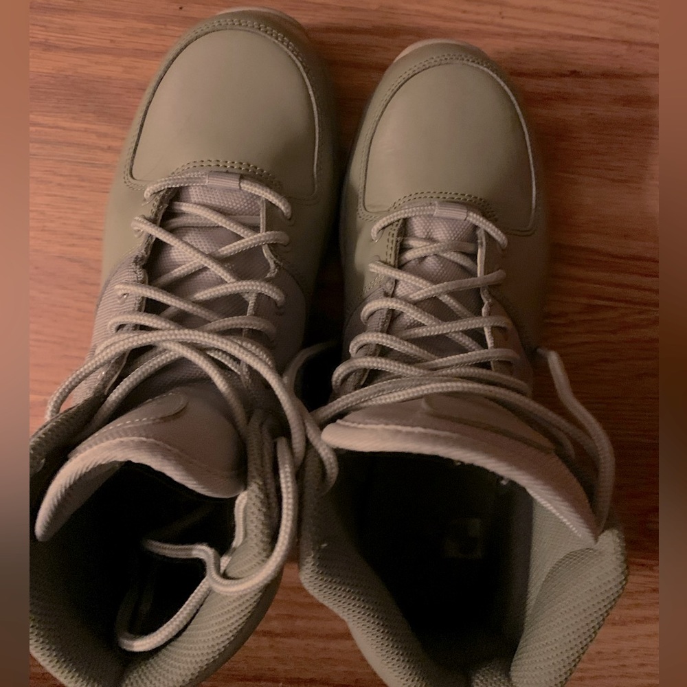 Nike Manoa boots